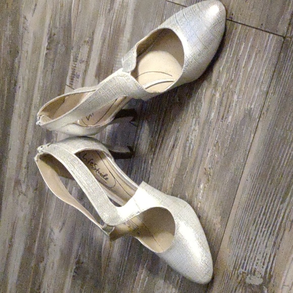 Life Stride Giovanni 2 pumps, Silver Size 9, Flex, Soft System - Picture 5 of 6